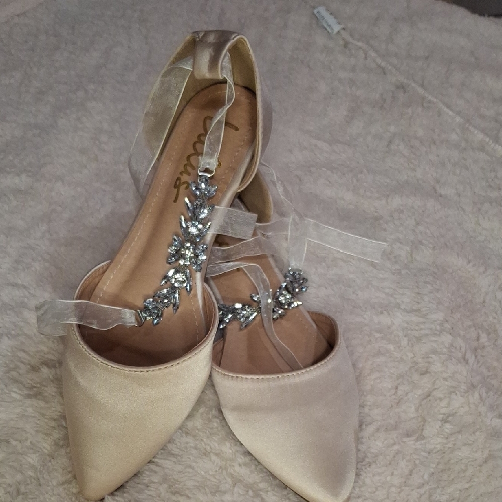 Lulu's Elegant Beige Flats - Picture 2 of 6
